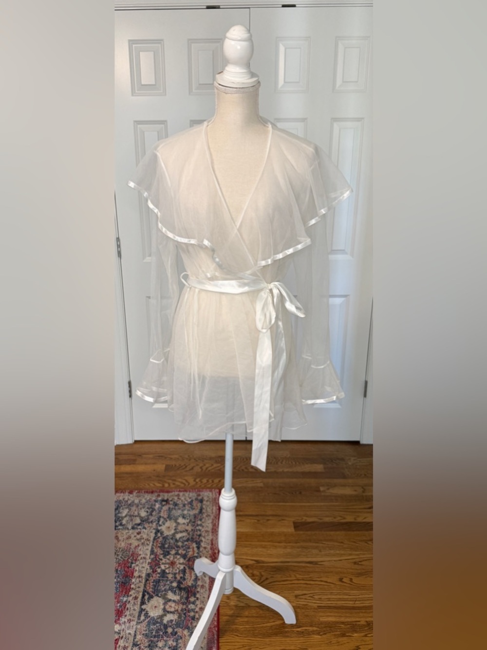 Cinema Etoile Sheer Chiffon White Robe Ruffle V-Neck Collar Sz M
